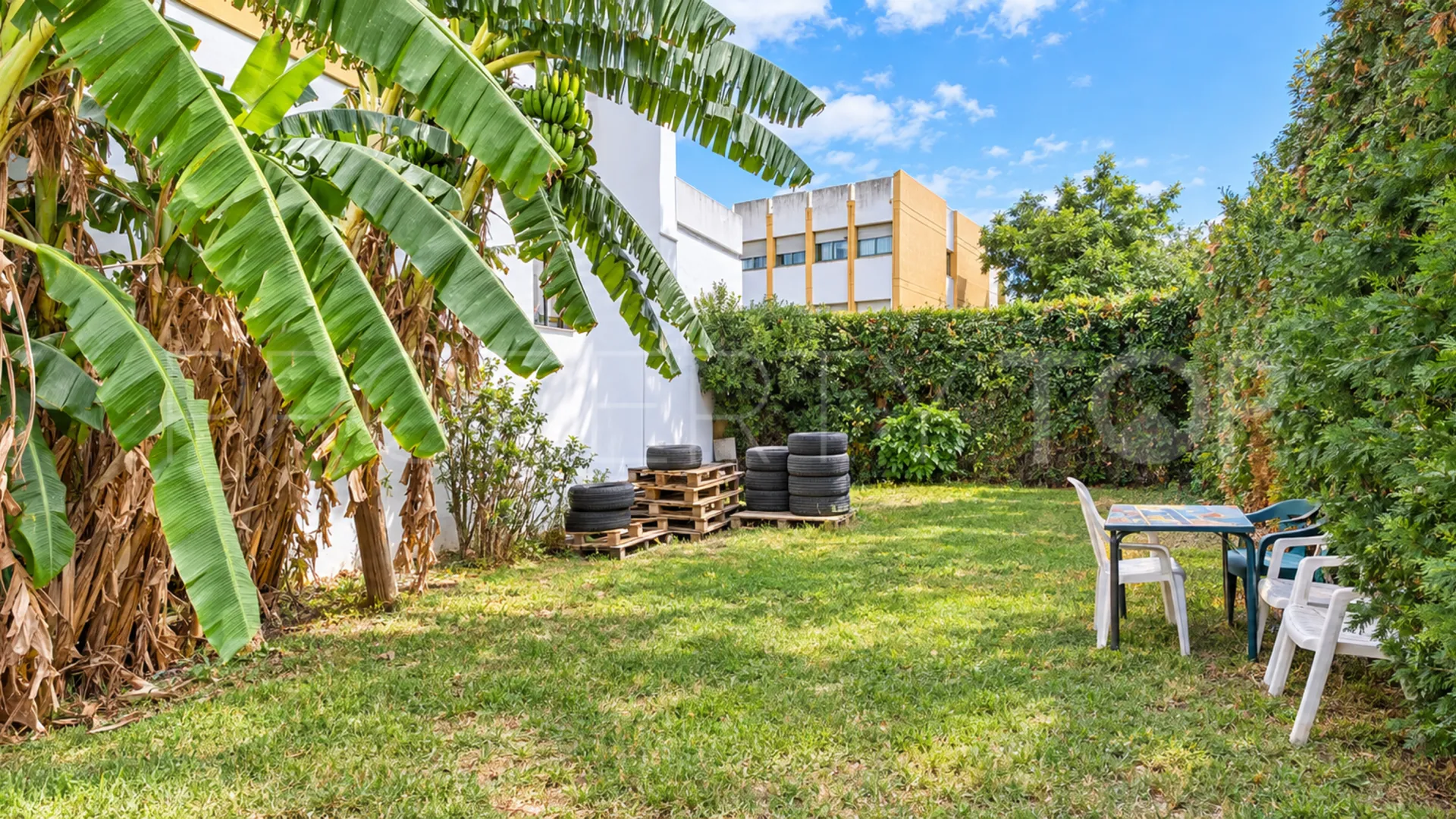 Se vende pareado de 5 dormitorios en Estepona