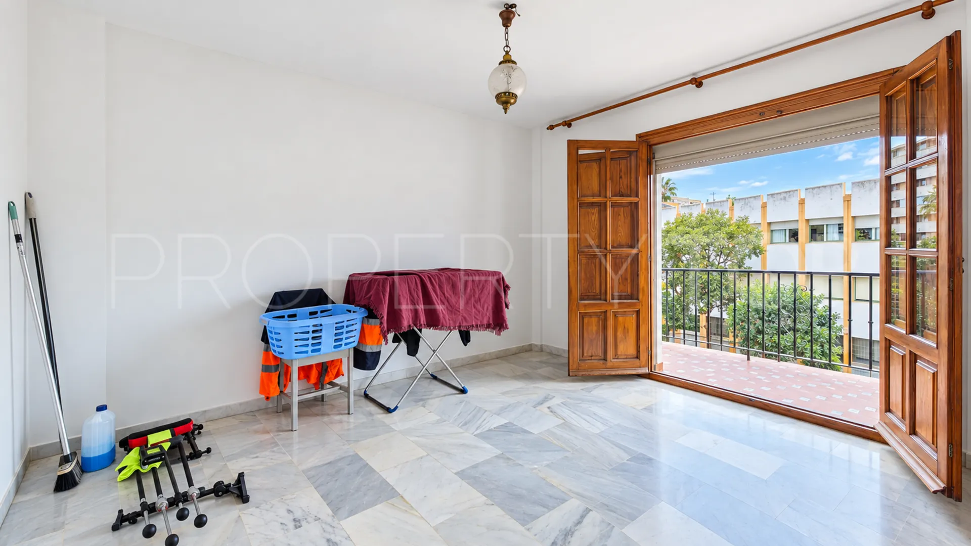 Se vende pareado de 5 dormitorios en Estepona