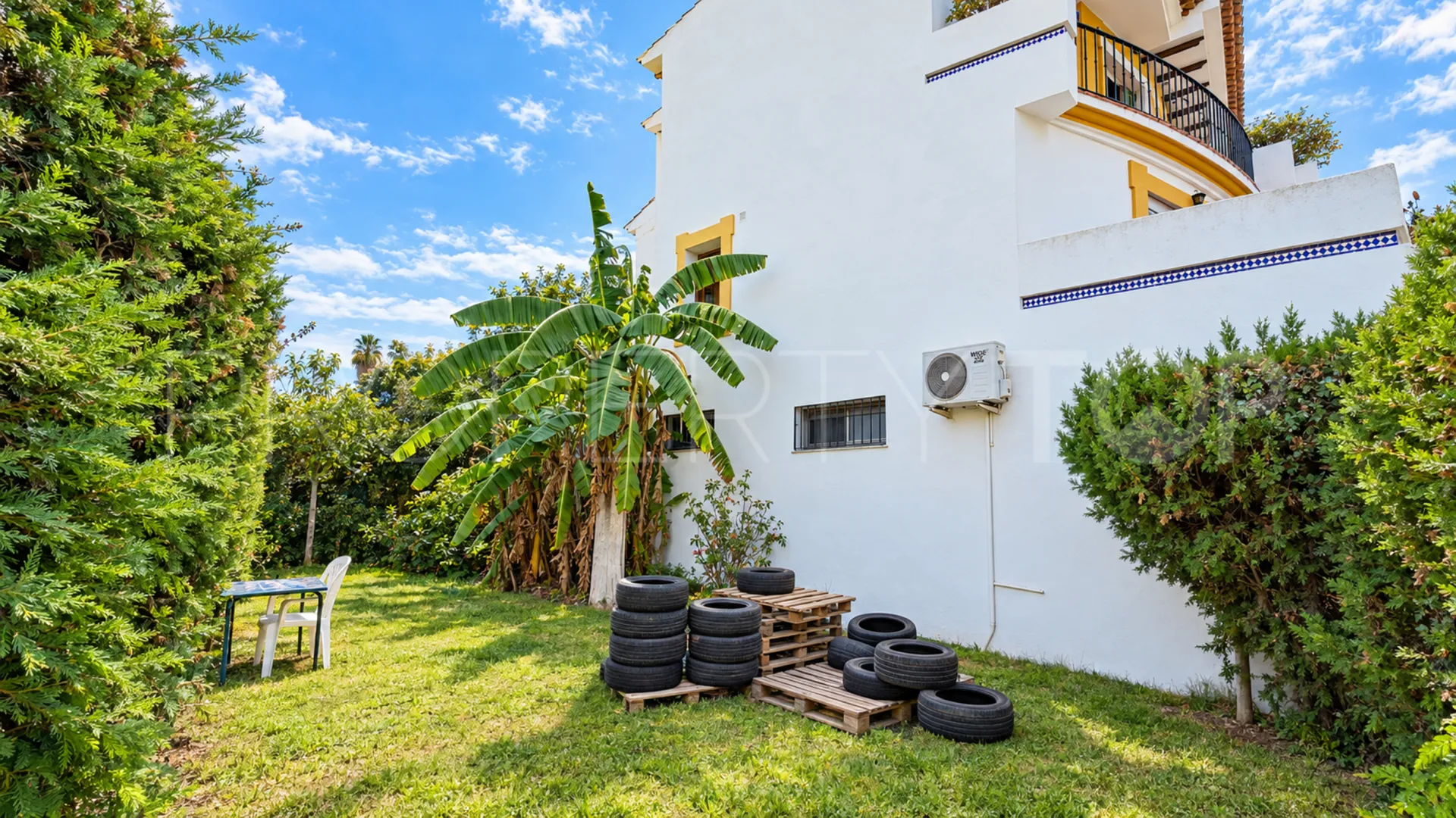 Se vende pareado de 5 dormitorios en Estepona