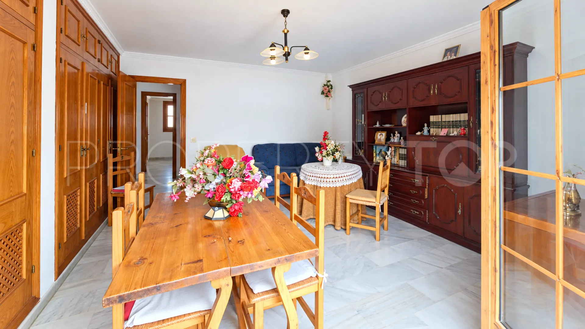 Se vende pareado de 5 dormitorios en Estepona
