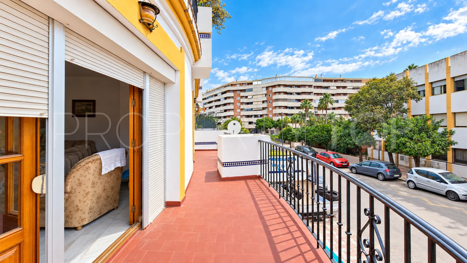 Se vende pareado de 5 dormitorios en Estepona