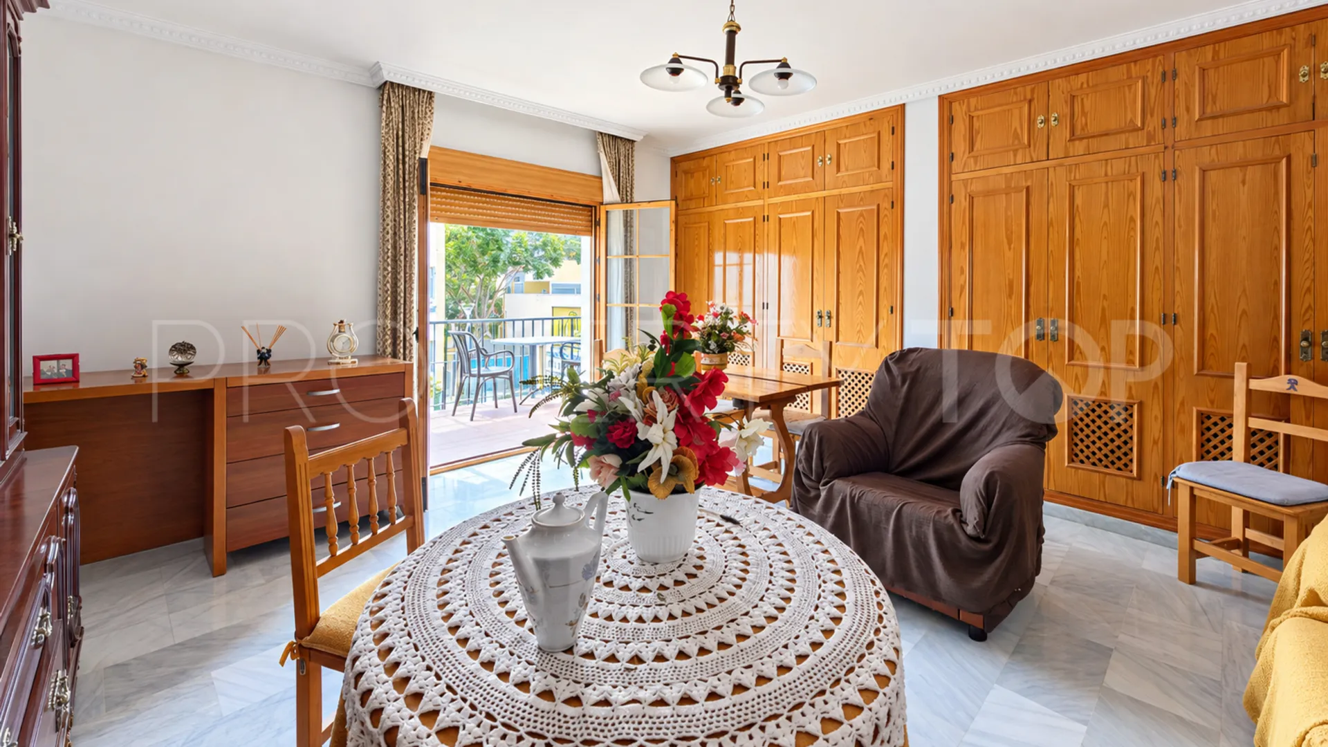 Se vende pareado de 5 dormitorios en Estepona