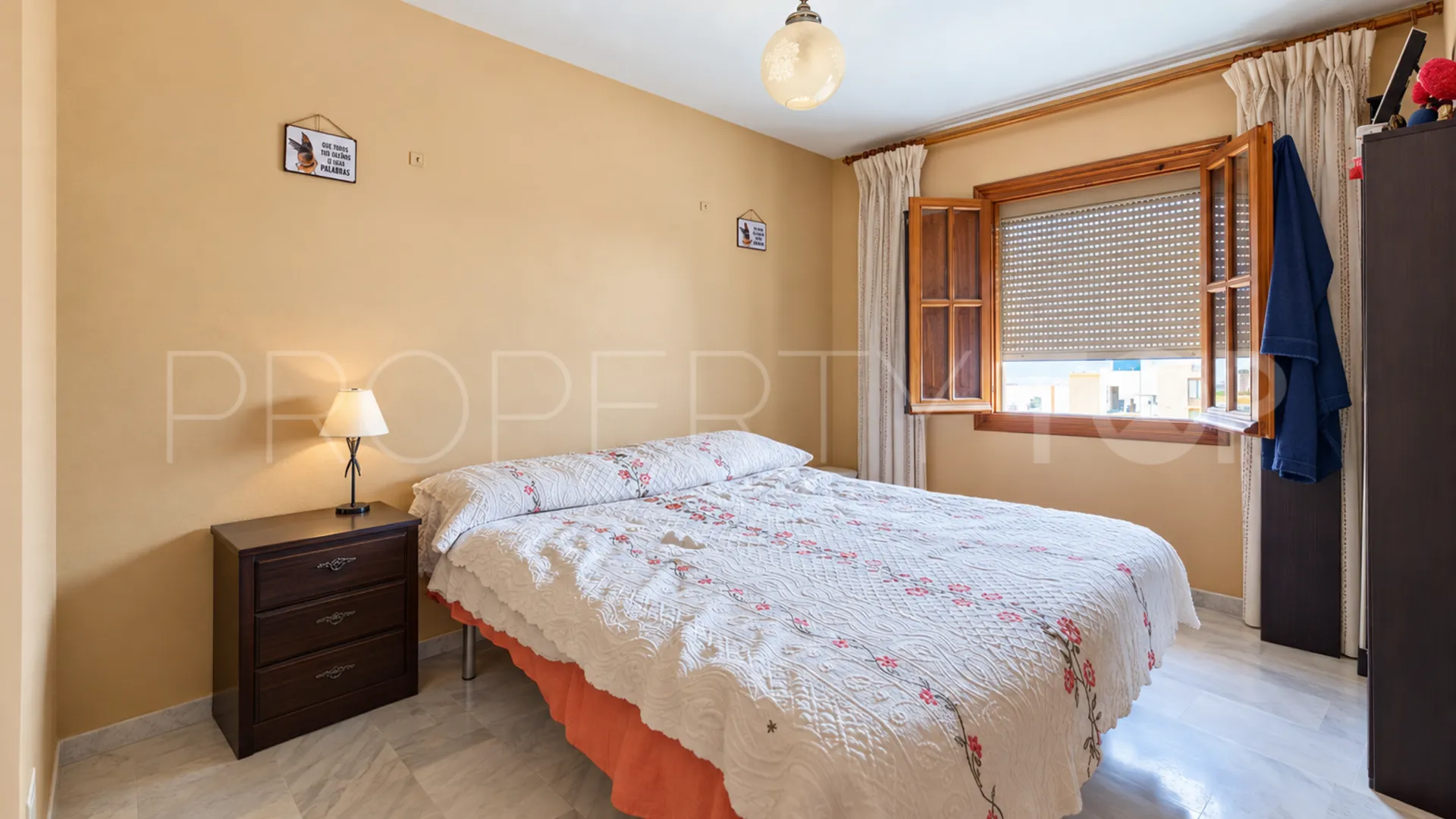 Se vende pareado de 5 dormitorios en Estepona
