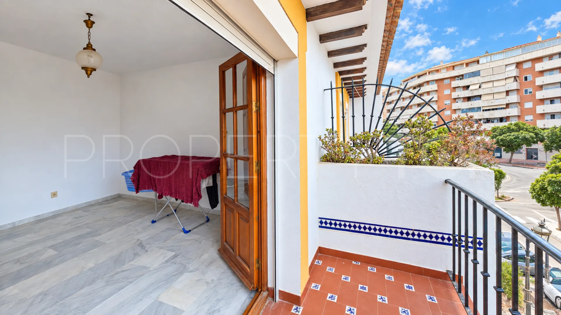 Se vende pareado de 5 dormitorios en Estepona