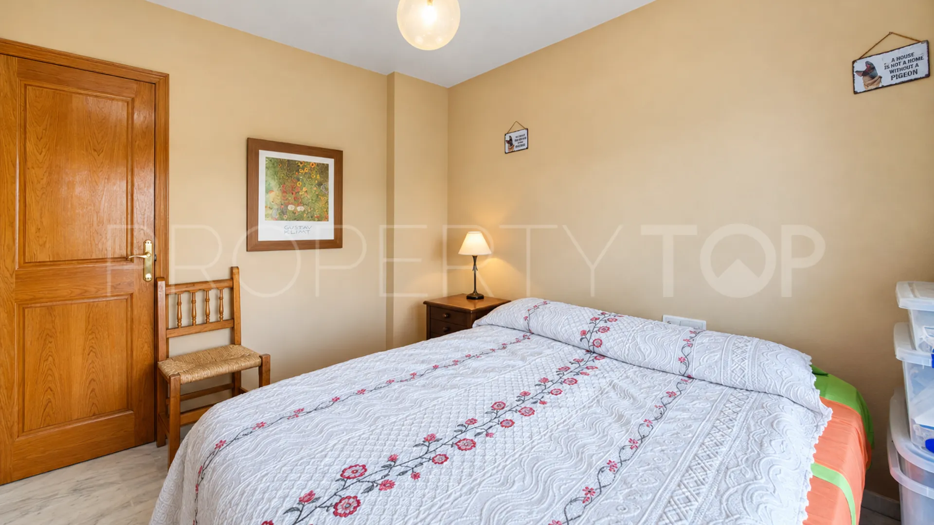 Se vende pareado de 5 dormitorios en Estepona