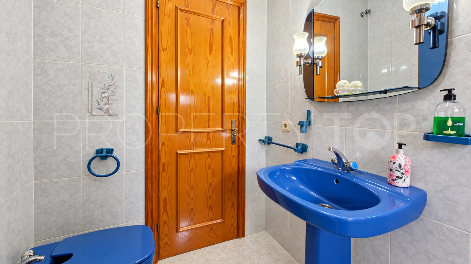 Se vende pareado de 5 dormitorios en Estepona