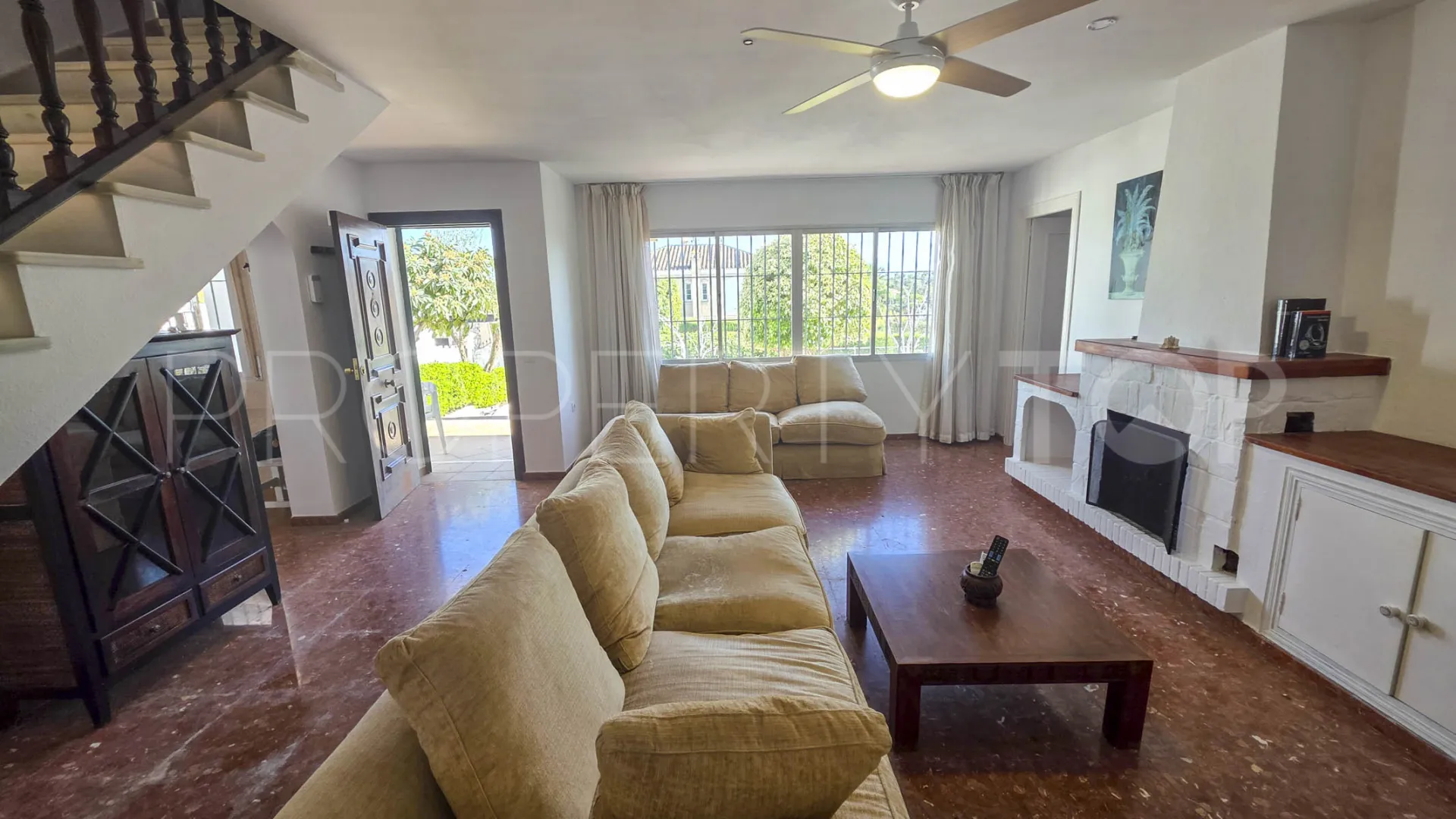 House for sale in Estepona with 3 bedrooms
