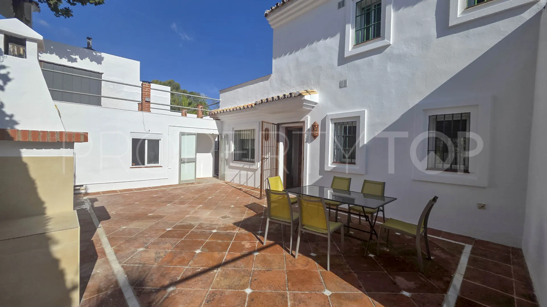 House for sale in Estepona with 3 bedrooms