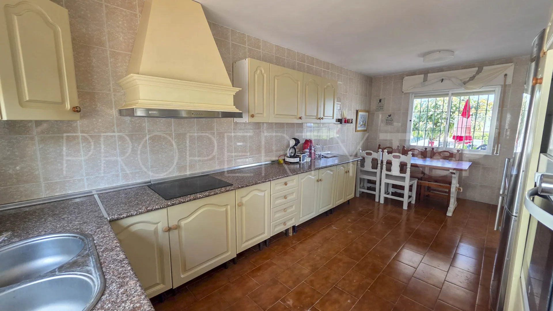 House for sale in Estepona with 3 bedrooms