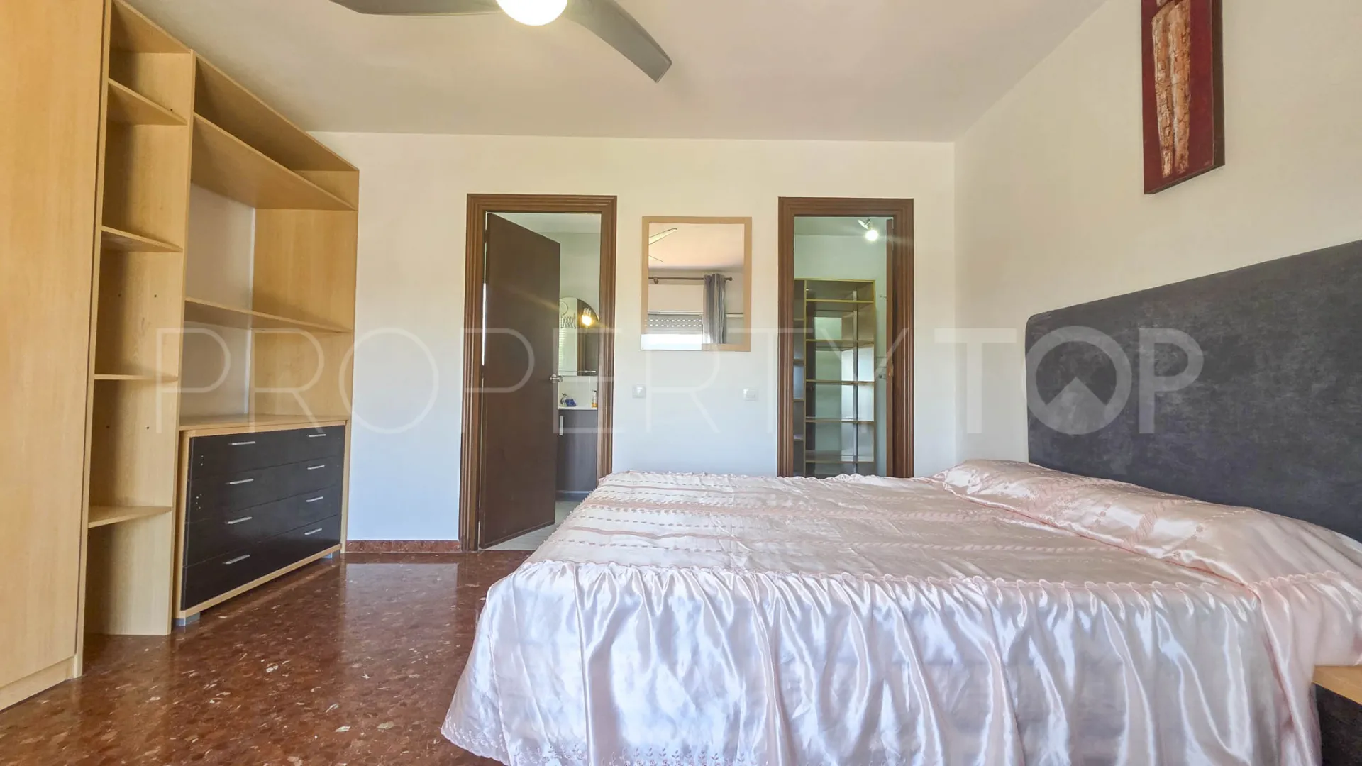 House for sale in Estepona with 3 bedrooms