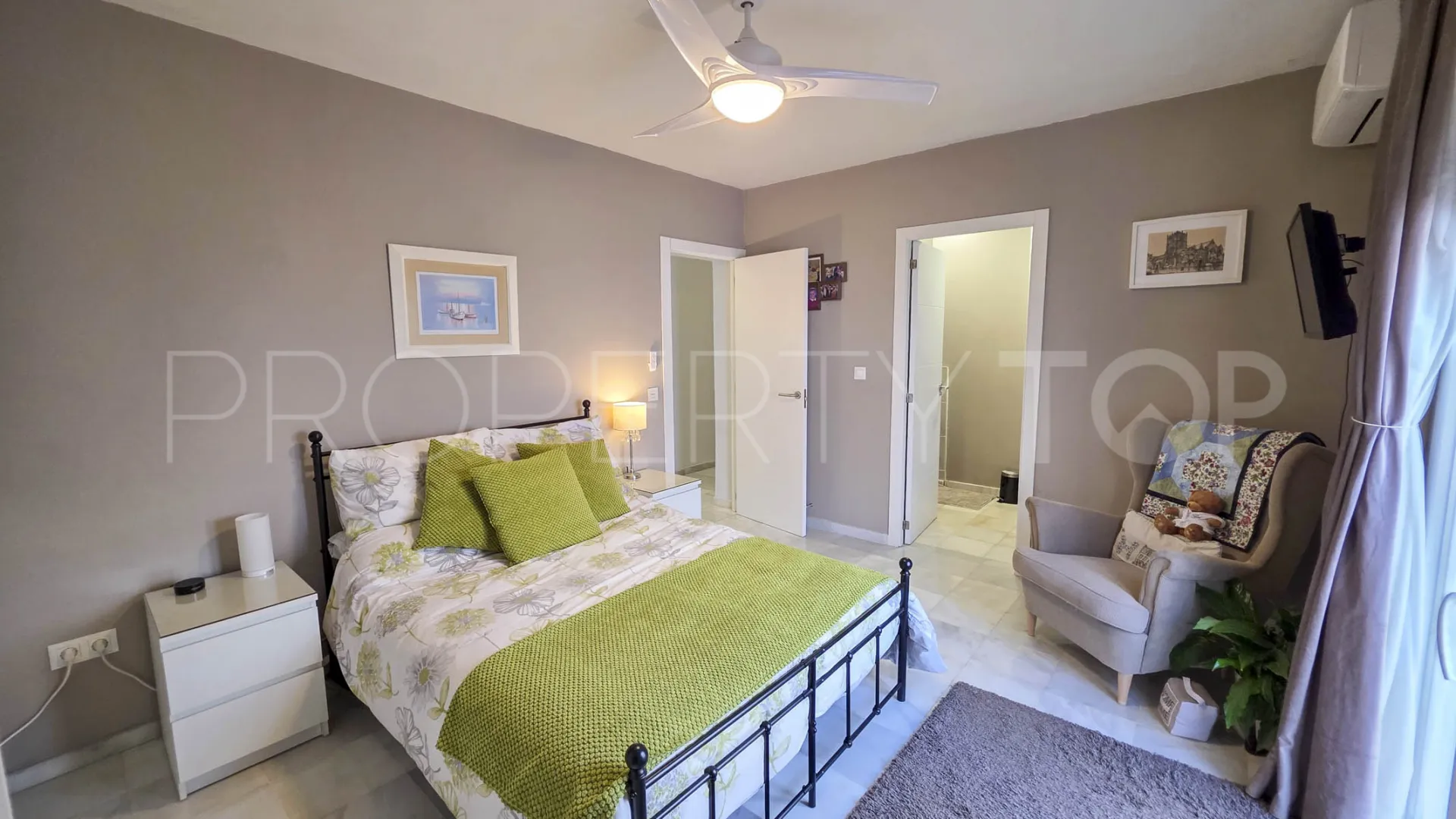 Casa en venta en La Duquesa