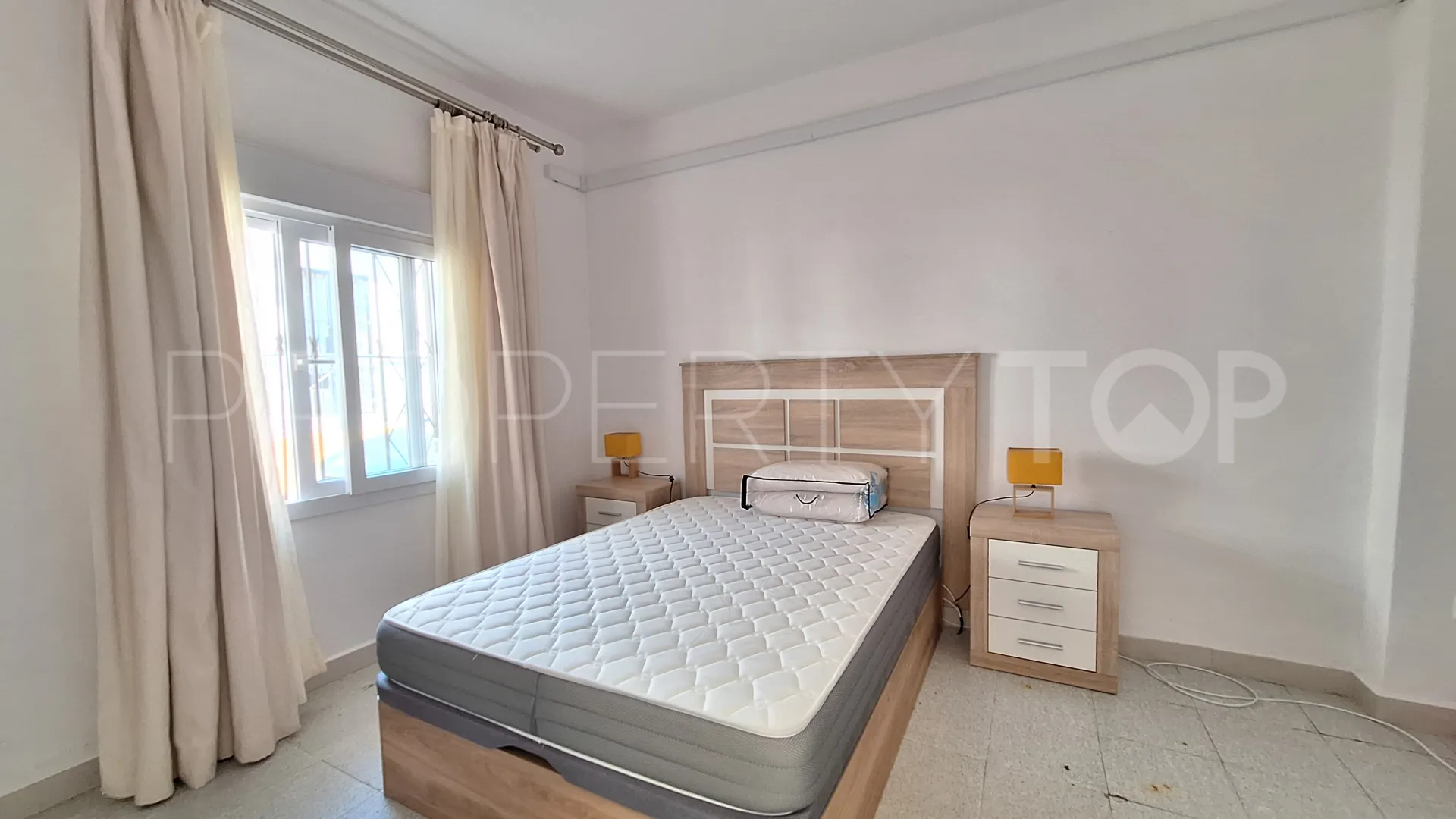 Buy house with 4 bedrooms in San Enrique de Guadiaro
