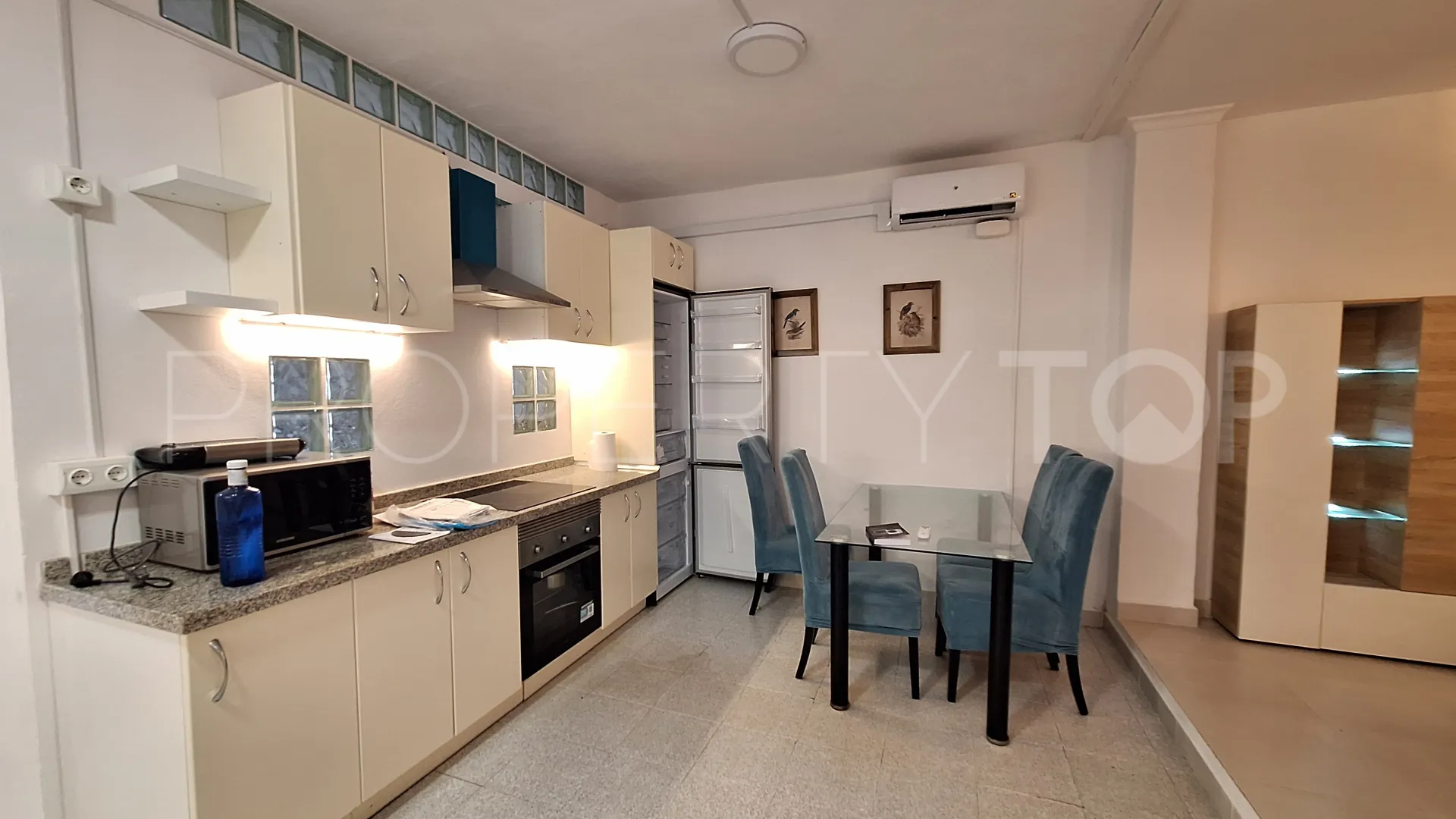 Buy house with 4 bedrooms in San Enrique de Guadiaro