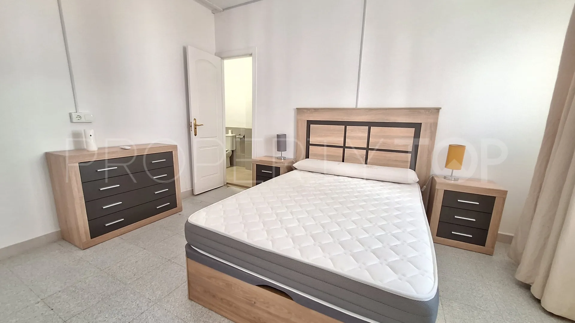 Buy house with 4 bedrooms in San Enrique de Guadiaro
