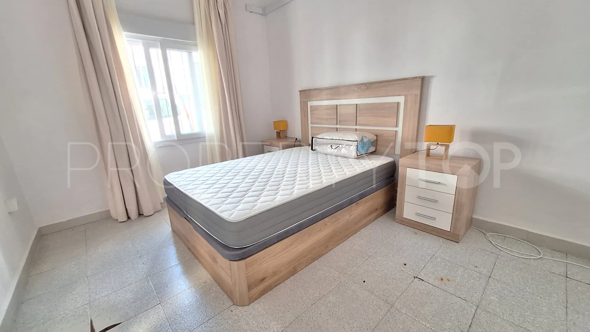 Buy house with 4 bedrooms in San Enrique de Guadiaro