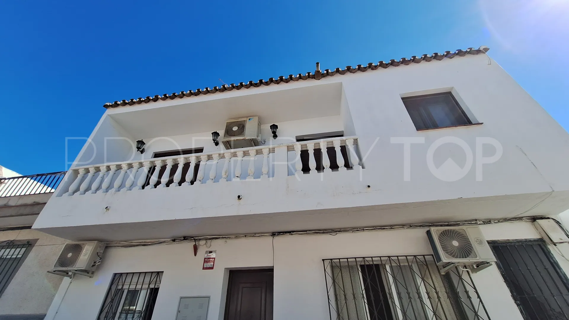 Buy house with 4 bedrooms in San Enrique de Guadiaro