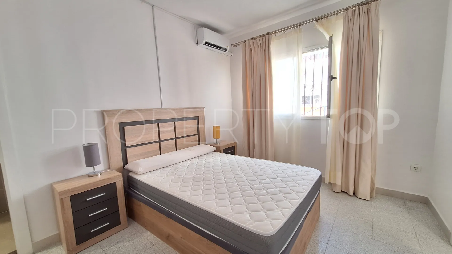 Buy house with 4 bedrooms in San Enrique de Guadiaro