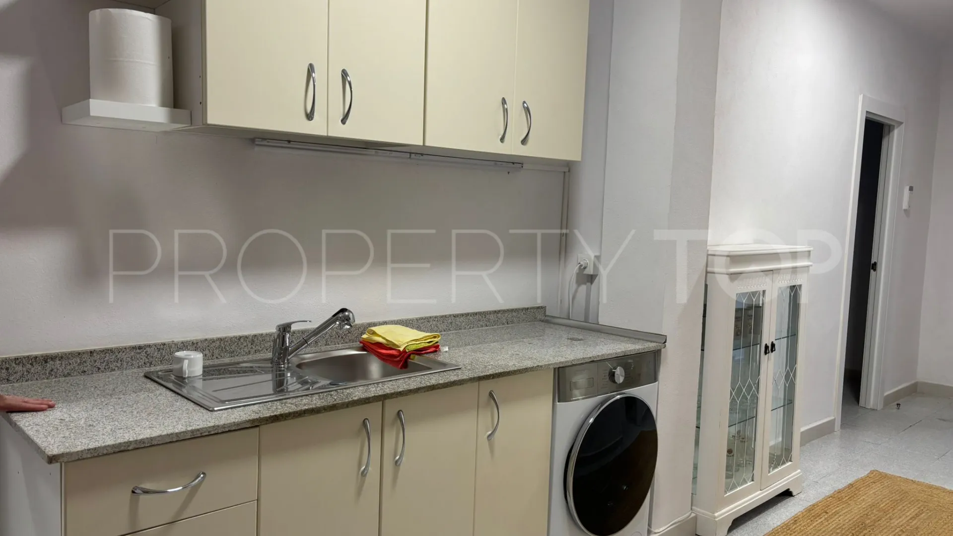 Buy house with 4 bedrooms in San Enrique de Guadiaro