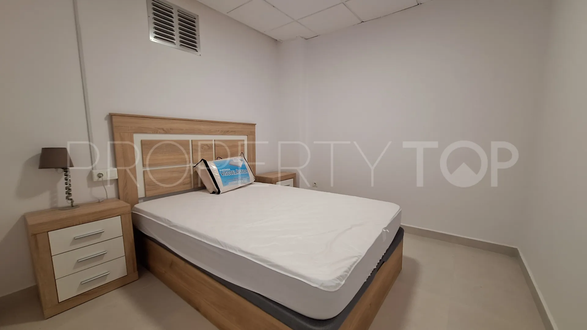 Buy house with 4 bedrooms in San Enrique de Guadiaro