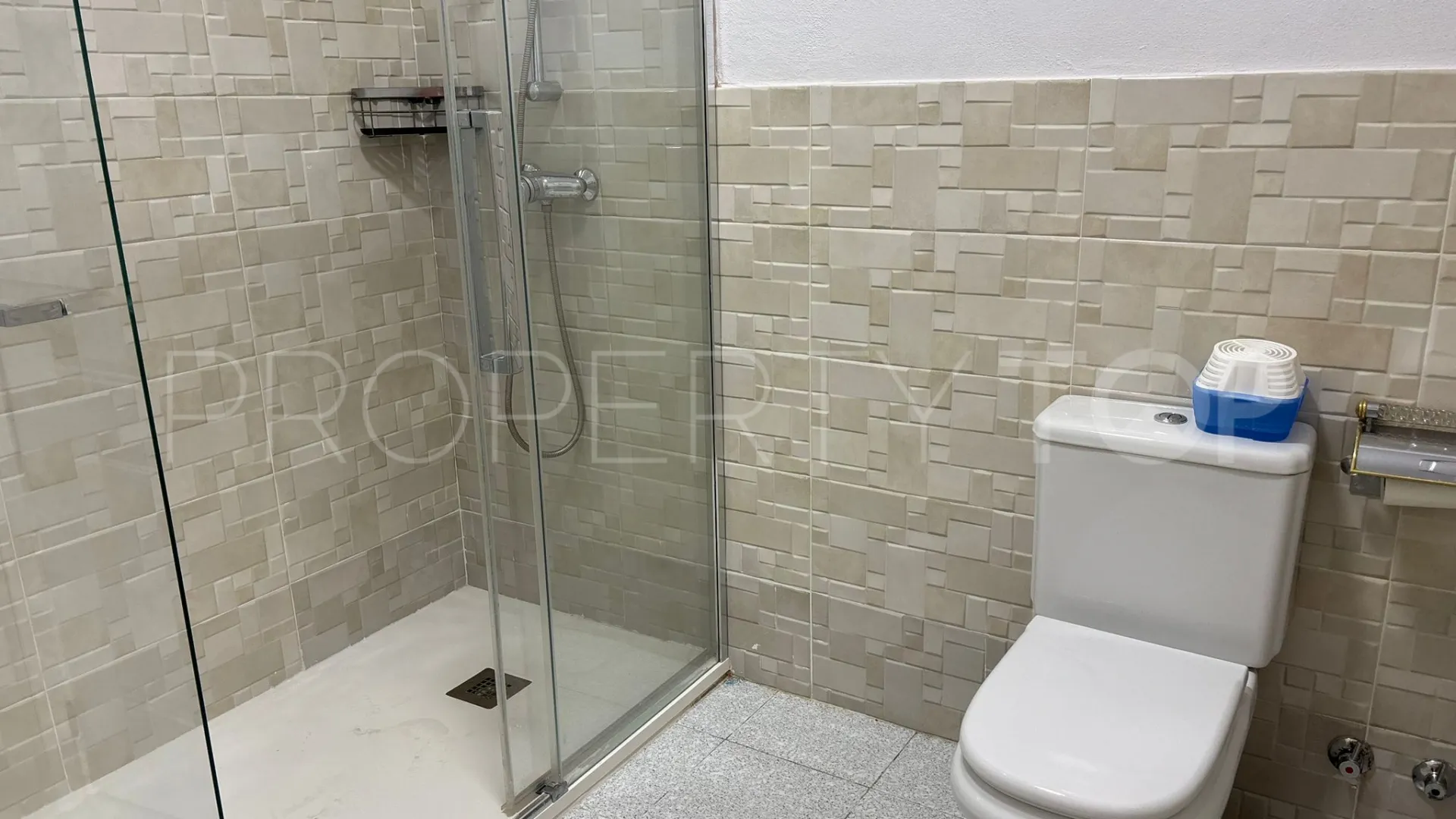 Buy house with 4 bedrooms in San Enrique de Guadiaro
