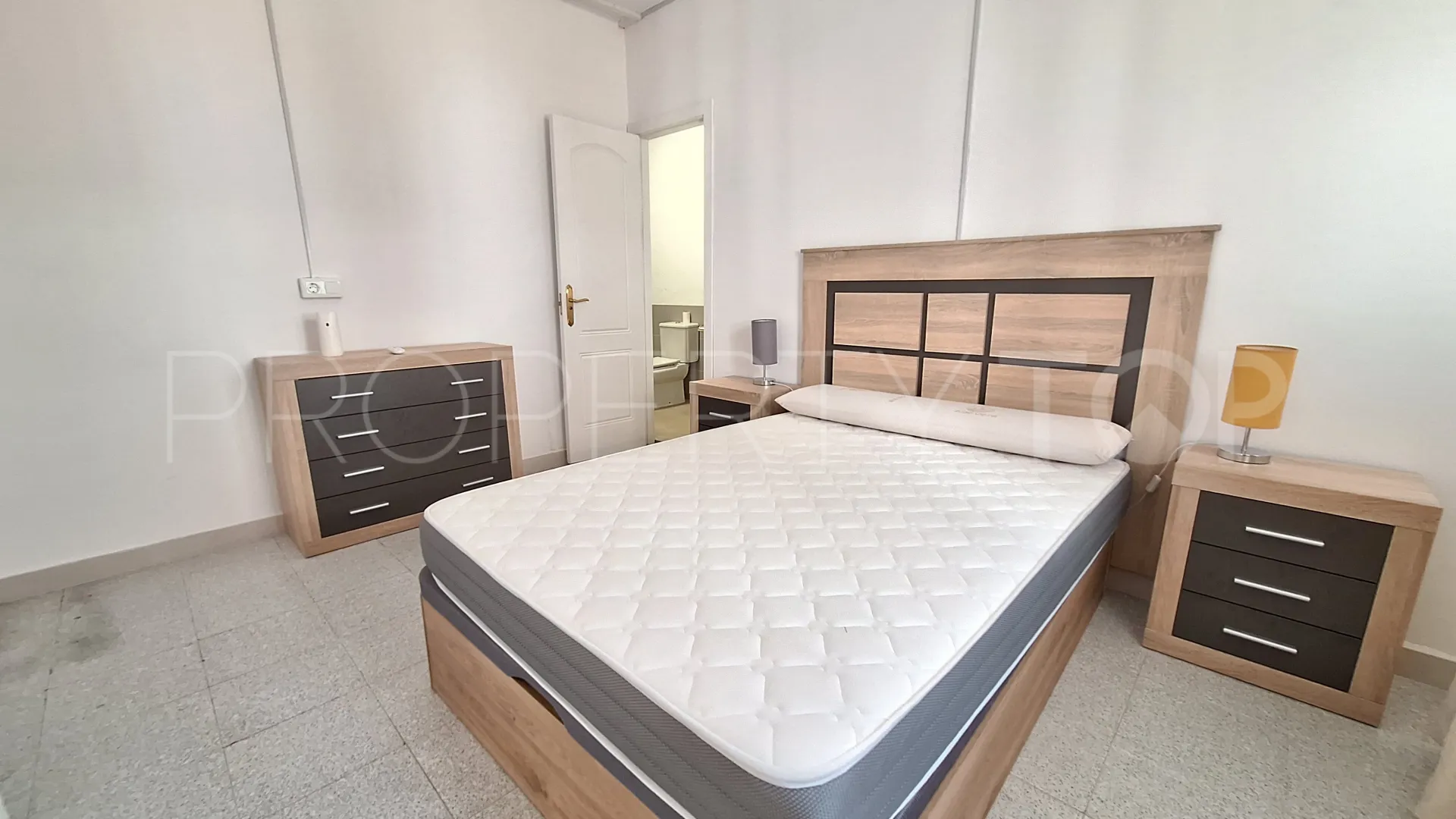 Buy house with 4 bedrooms in San Enrique de Guadiaro