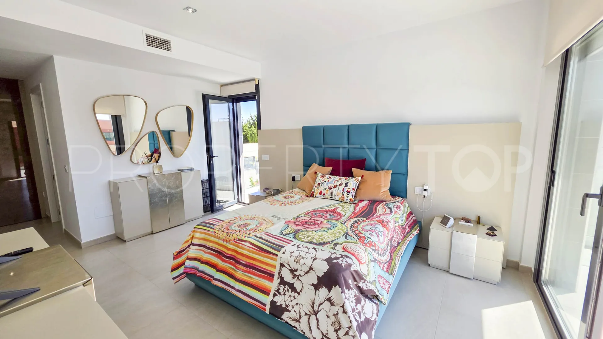 For sale house with 3 bedrooms in La Duquesa