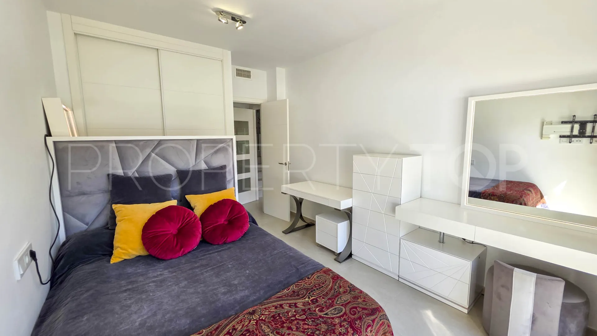 For sale house with 3 bedrooms in La Duquesa