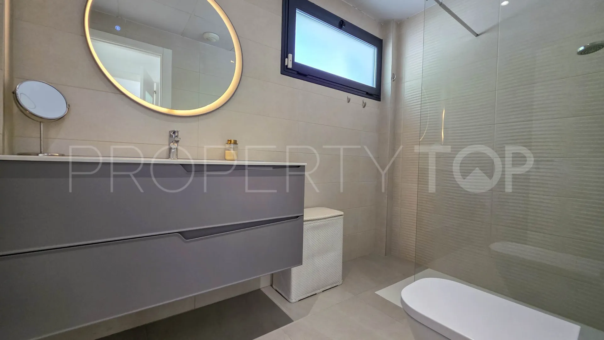 For sale house with 3 bedrooms in La Duquesa