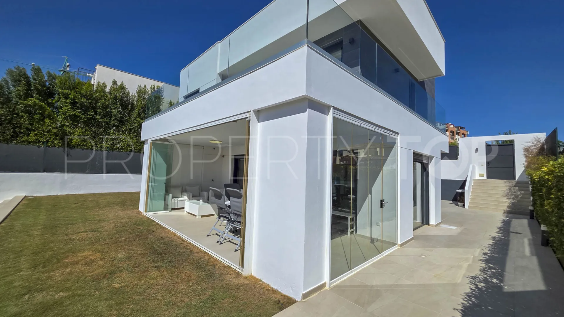 For sale house with 3 bedrooms in La Duquesa