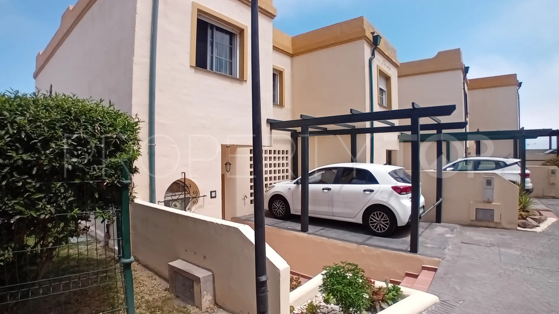 For sale Manilva semi detached house with 3 bedrooms