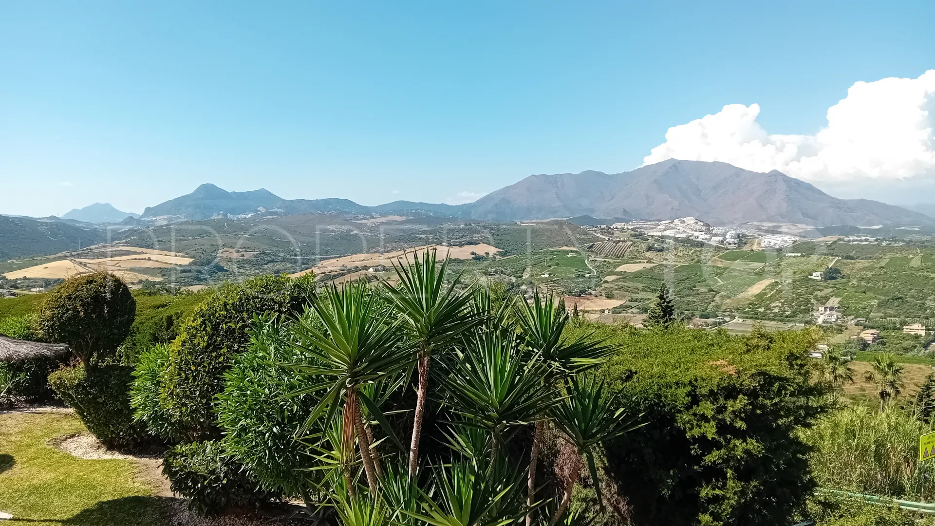 For sale Manilva semi detached house with 3 bedrooms