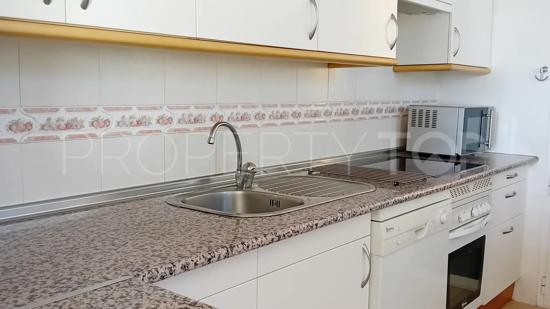 For sale Manilva semi detached house with 3 bedrooms