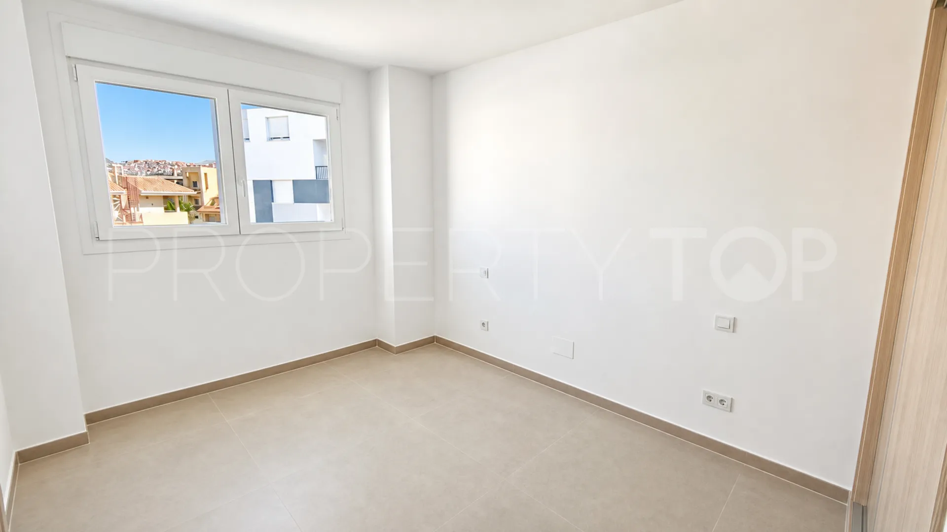 2 bedrooms apartment in La Duquesa for sale