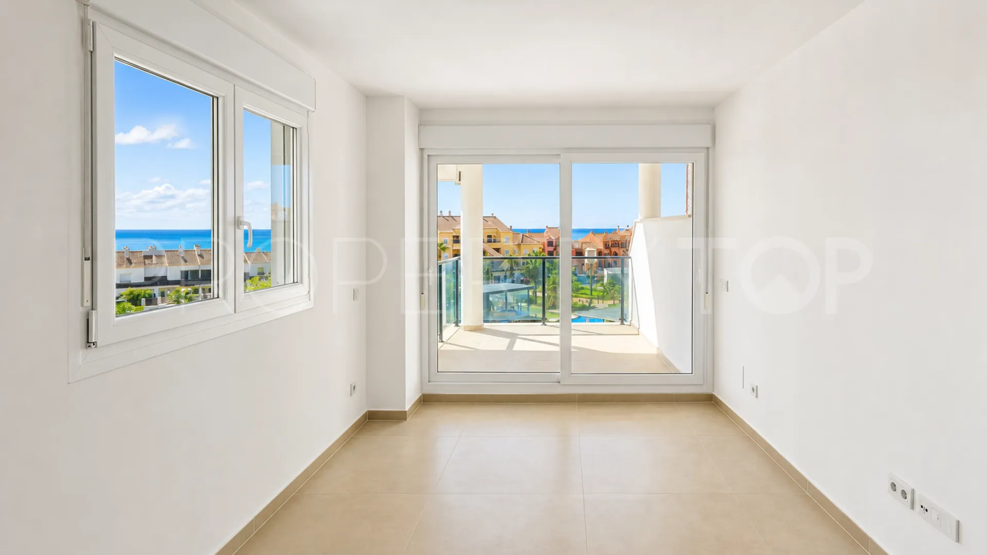 2 bedrooms apartment in La Duquesa for sale