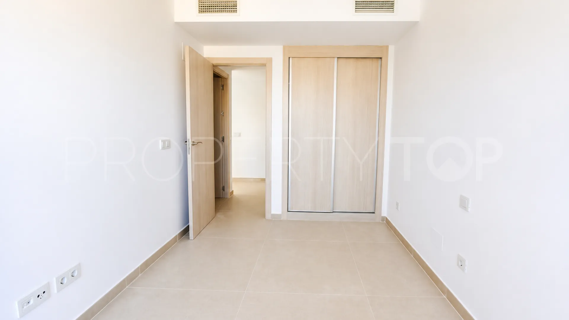 2 bedrooms apartment in La Duquesa for sale