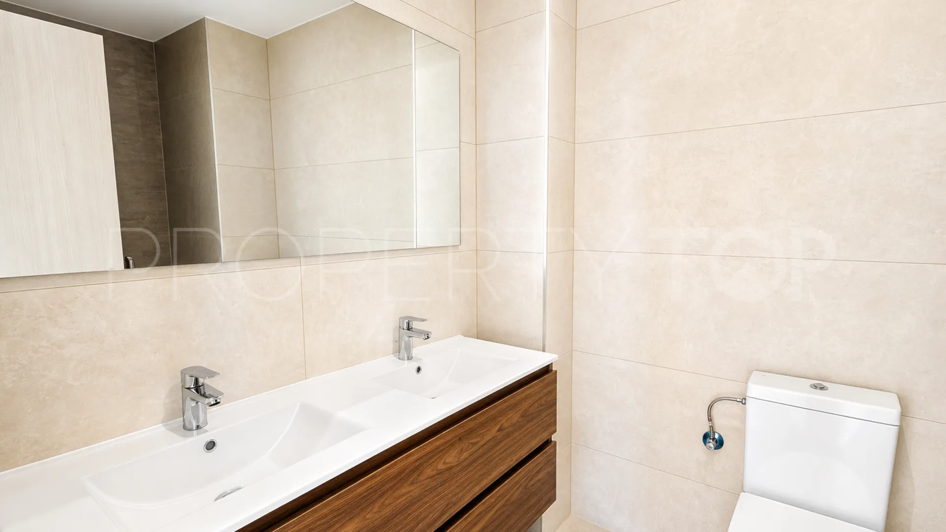 2 bedrooms apartment in La Duquesa for sale