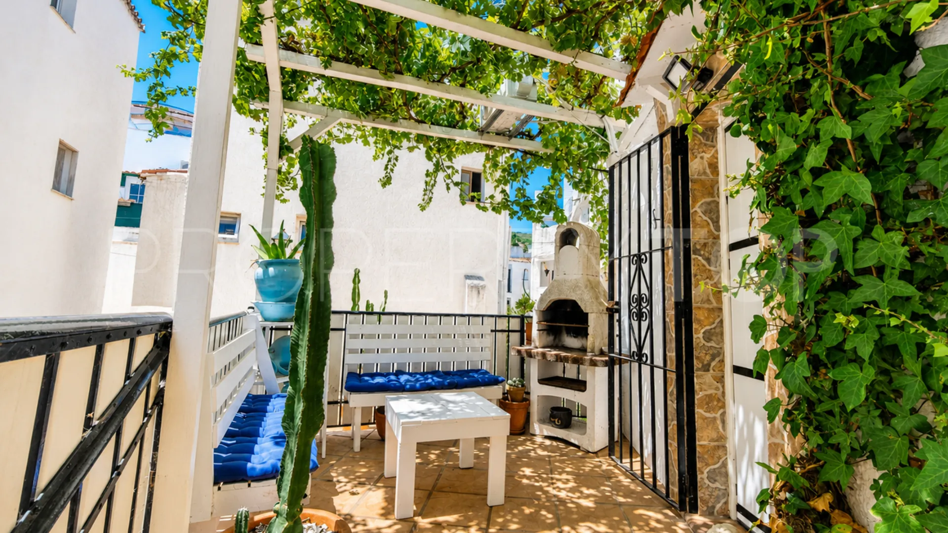 For sale 2 bedrooms apartment in La Duquesa