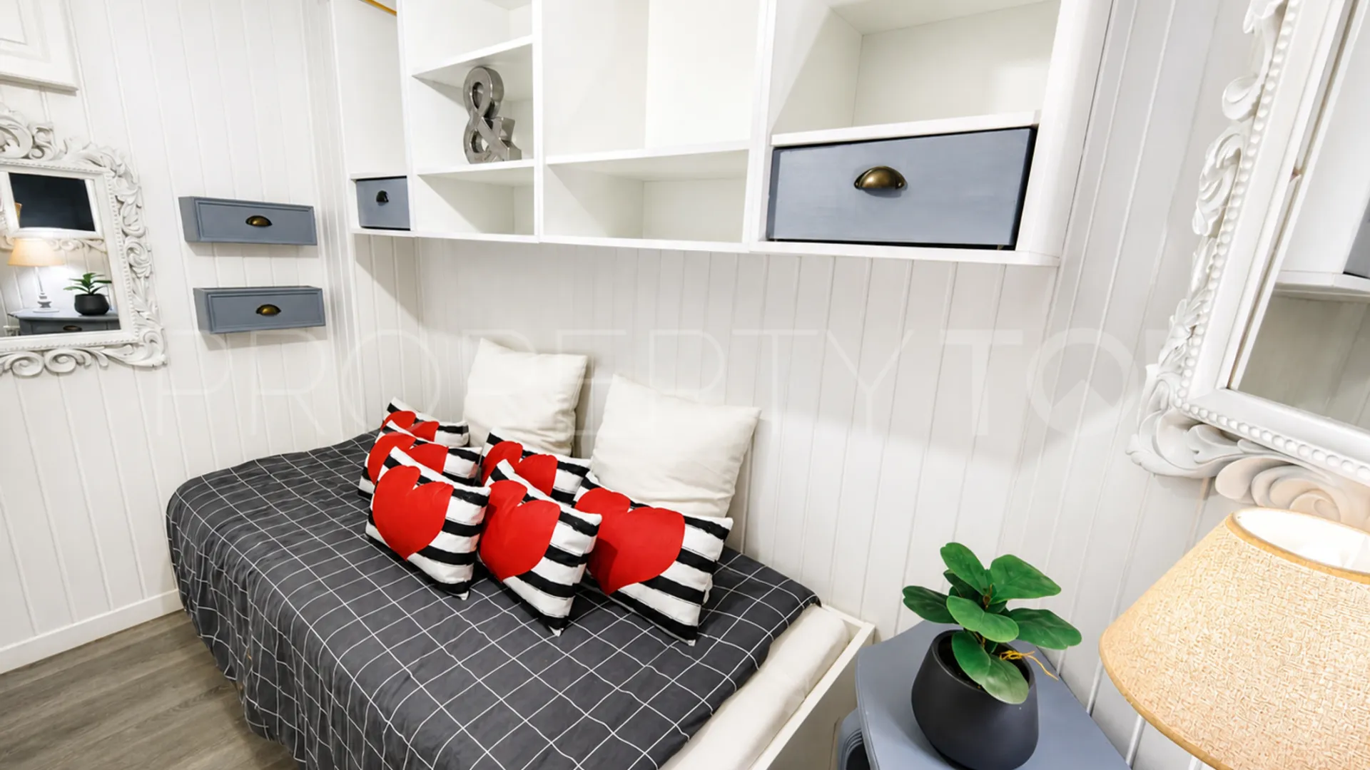 For sale 2 bedrooms apartment in La Duquesa