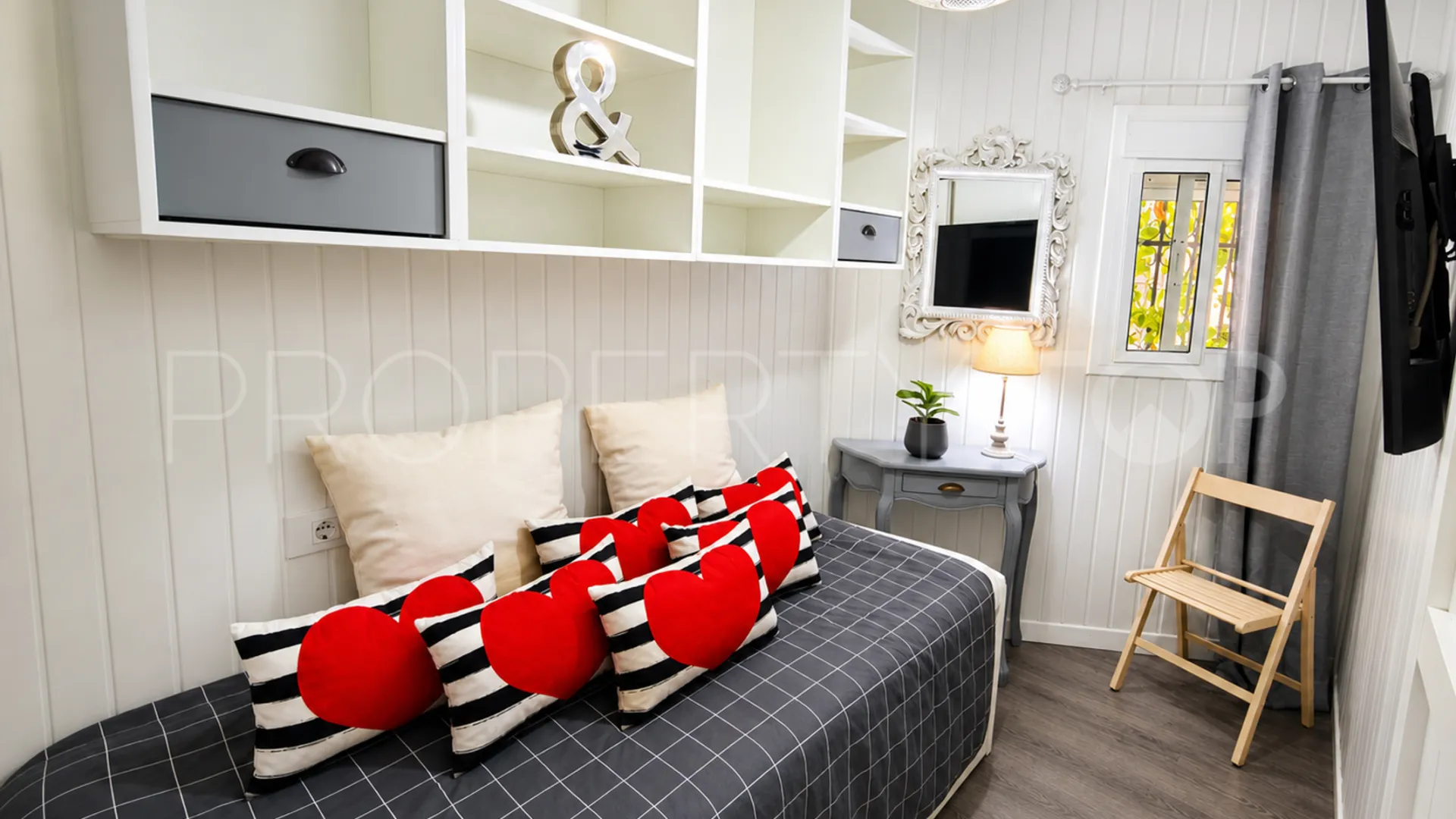 For sale 2 bedrooms apartment in La Duquesa