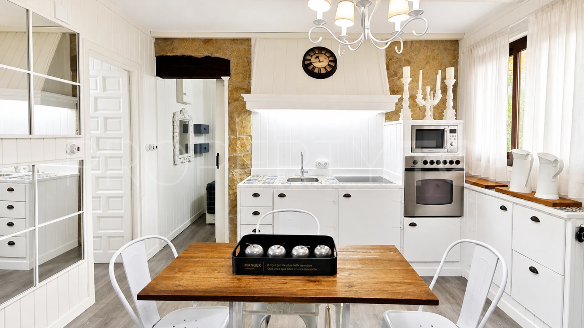For sale 2 bedrooms apartment in La Duquesa