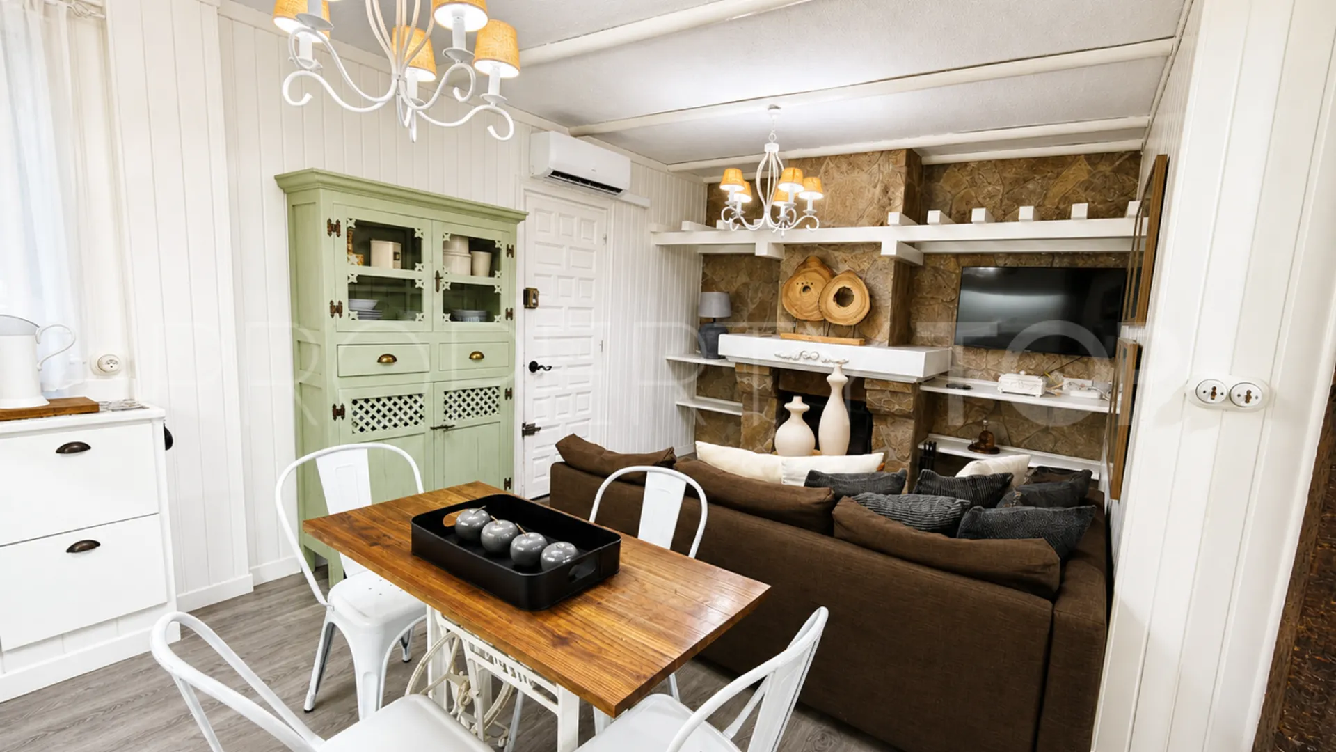 For sale 2 bedrooms apartment in La Duquesa