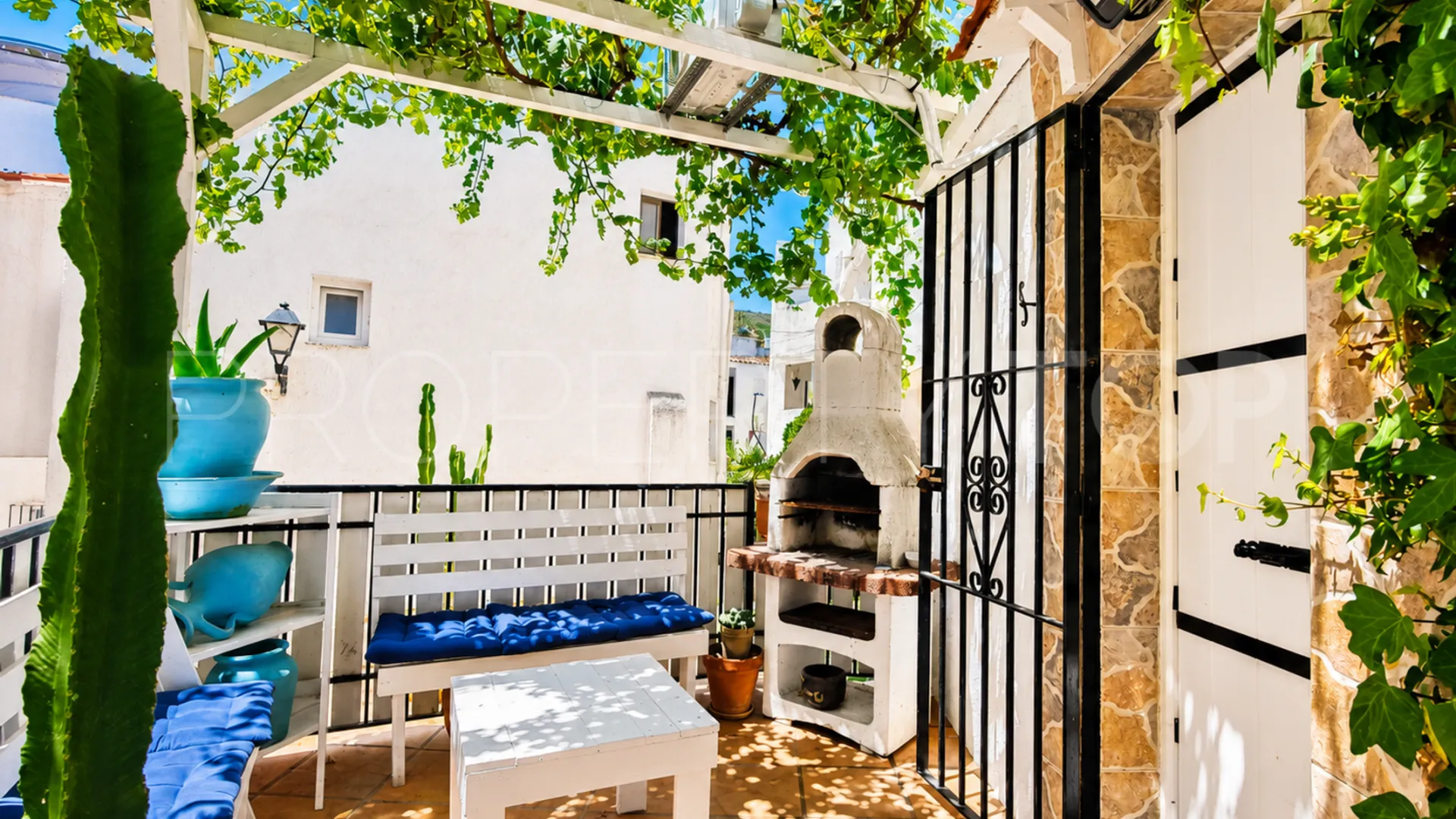 For sale 2 bedrooms apartment in La Duquesa