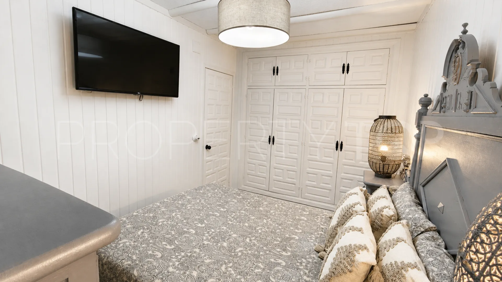 For sale 2 bedrooms apartment in La Duquesa