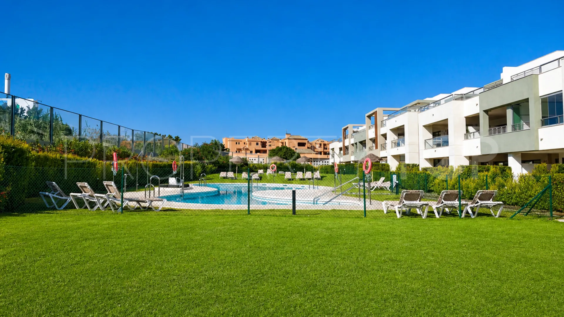 For sale ground floor apartment with 2 bedrooms in Casares Playa