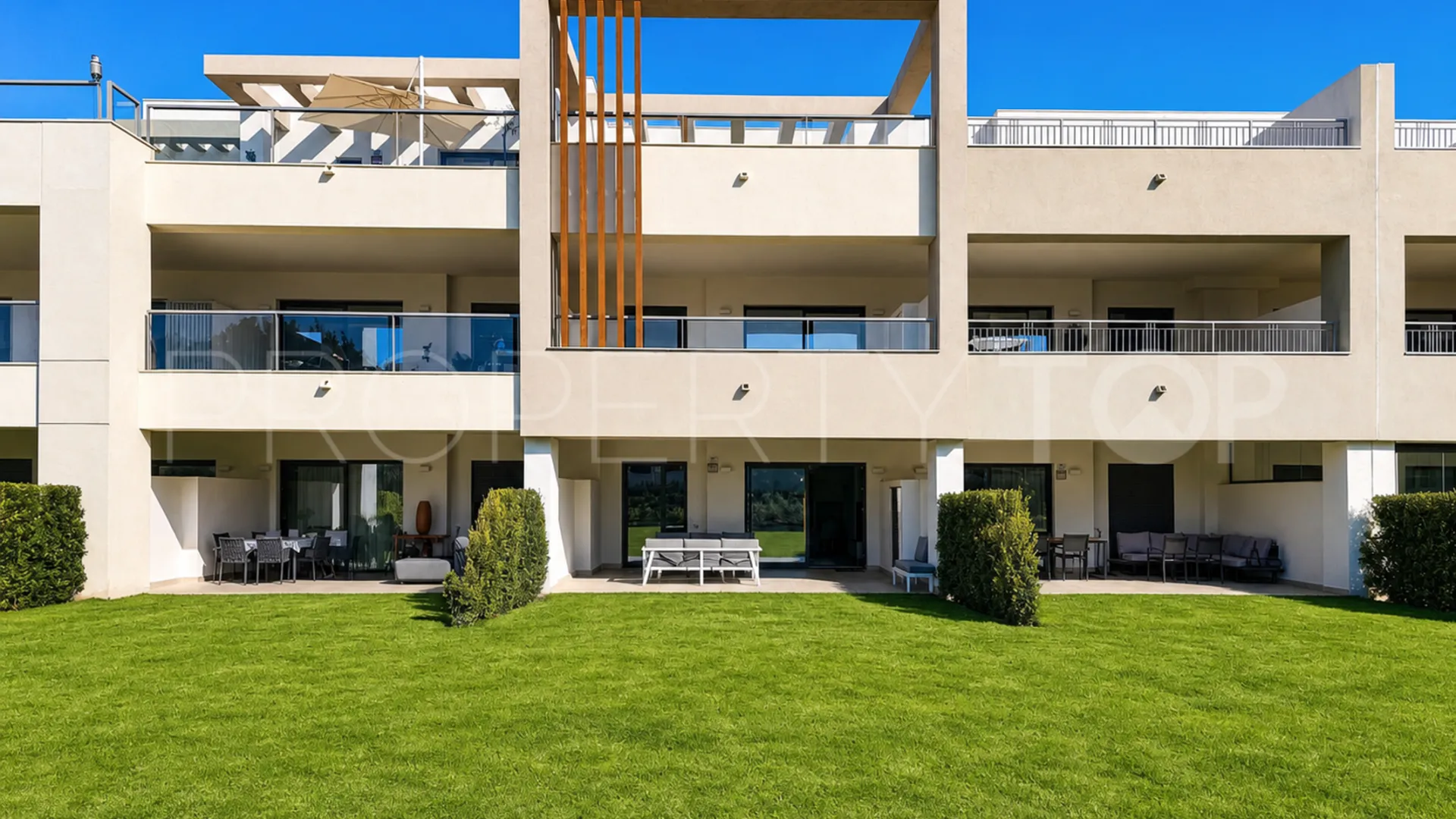 For sale ground floor apartment with 2 bedrooms in Casares Playa