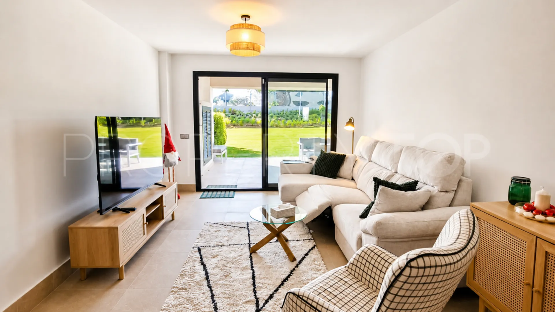 For sale ground floor apartment with 2 bedrooms in Casares Playa
