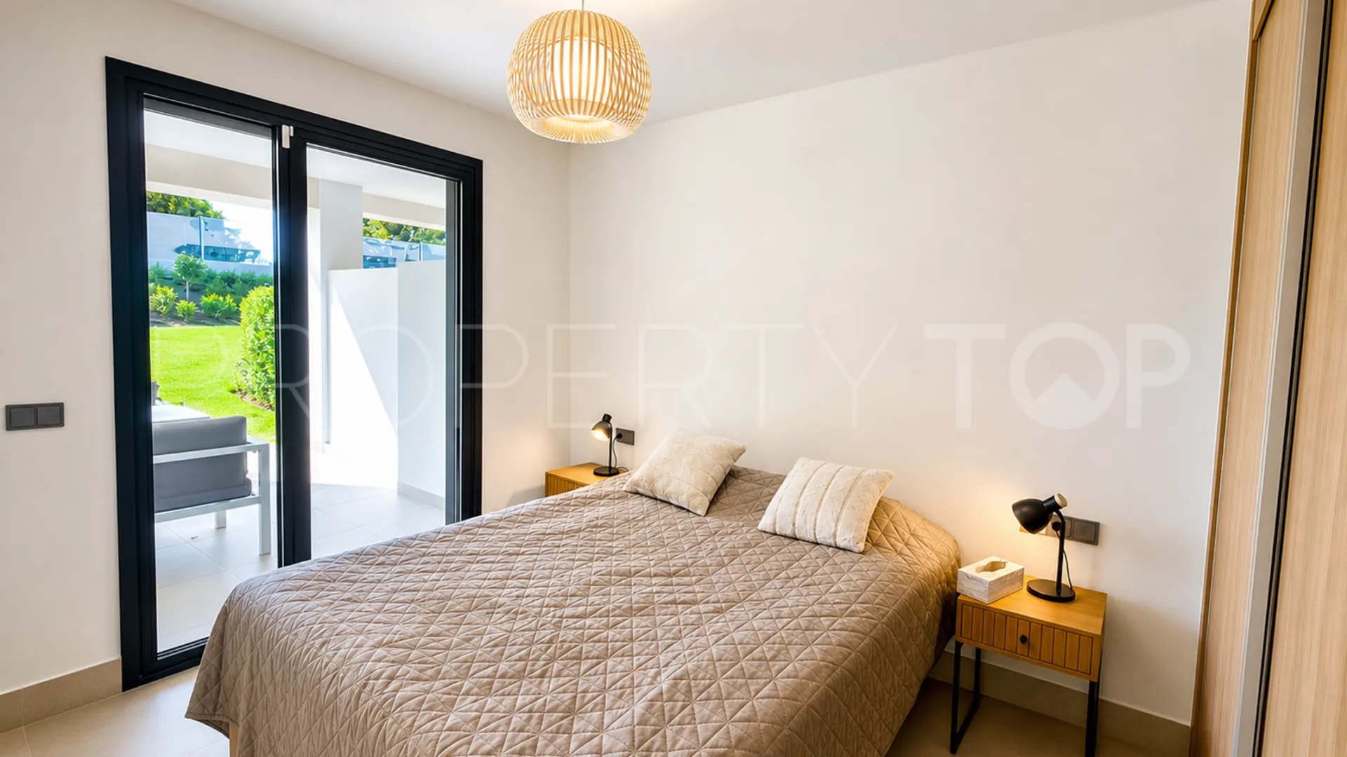 For sale ground floor apartment with 2 bedrooms in Casares Playa