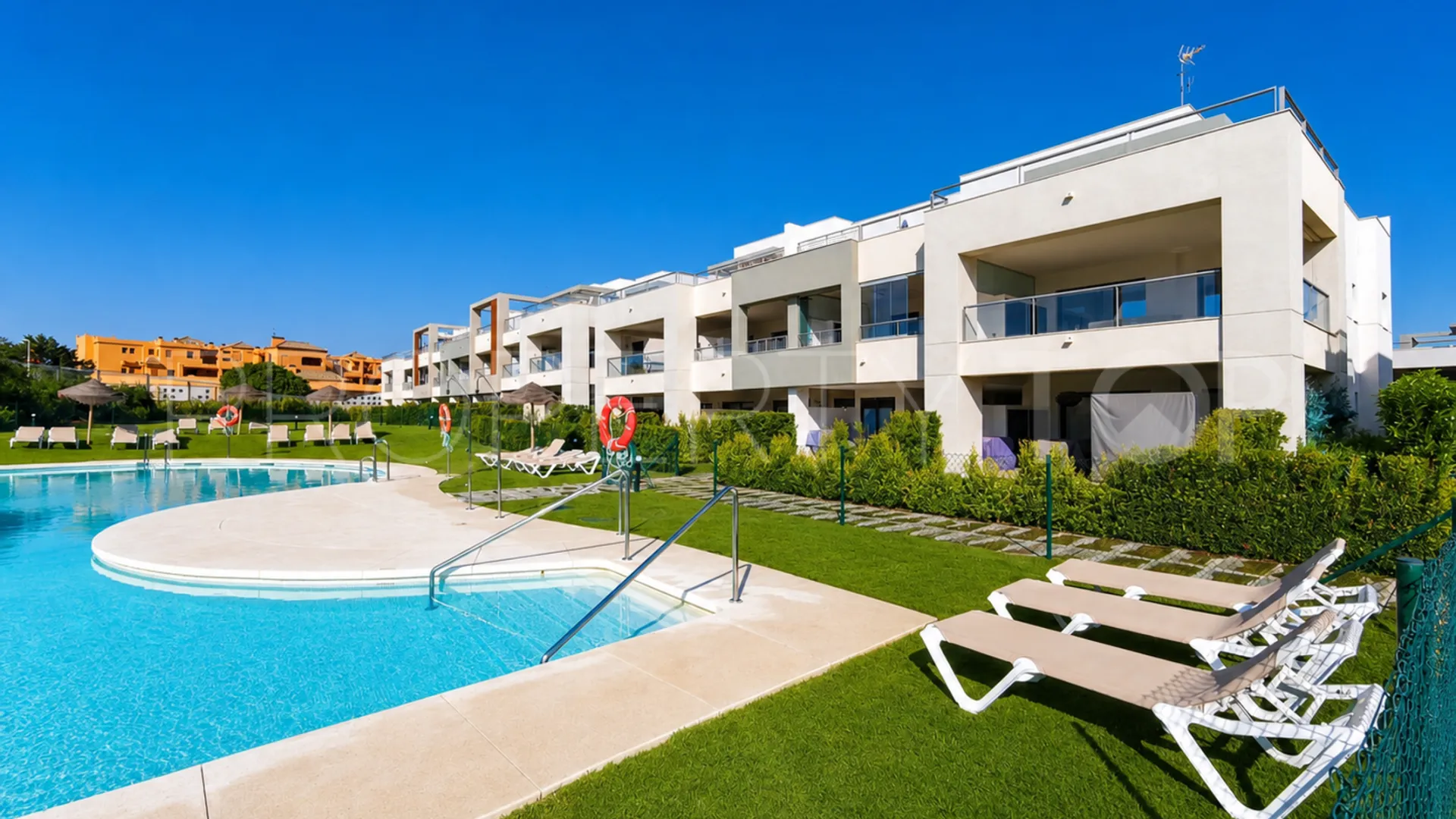 For sale ground floor apartment with 2 bedrooms in Casares Playa