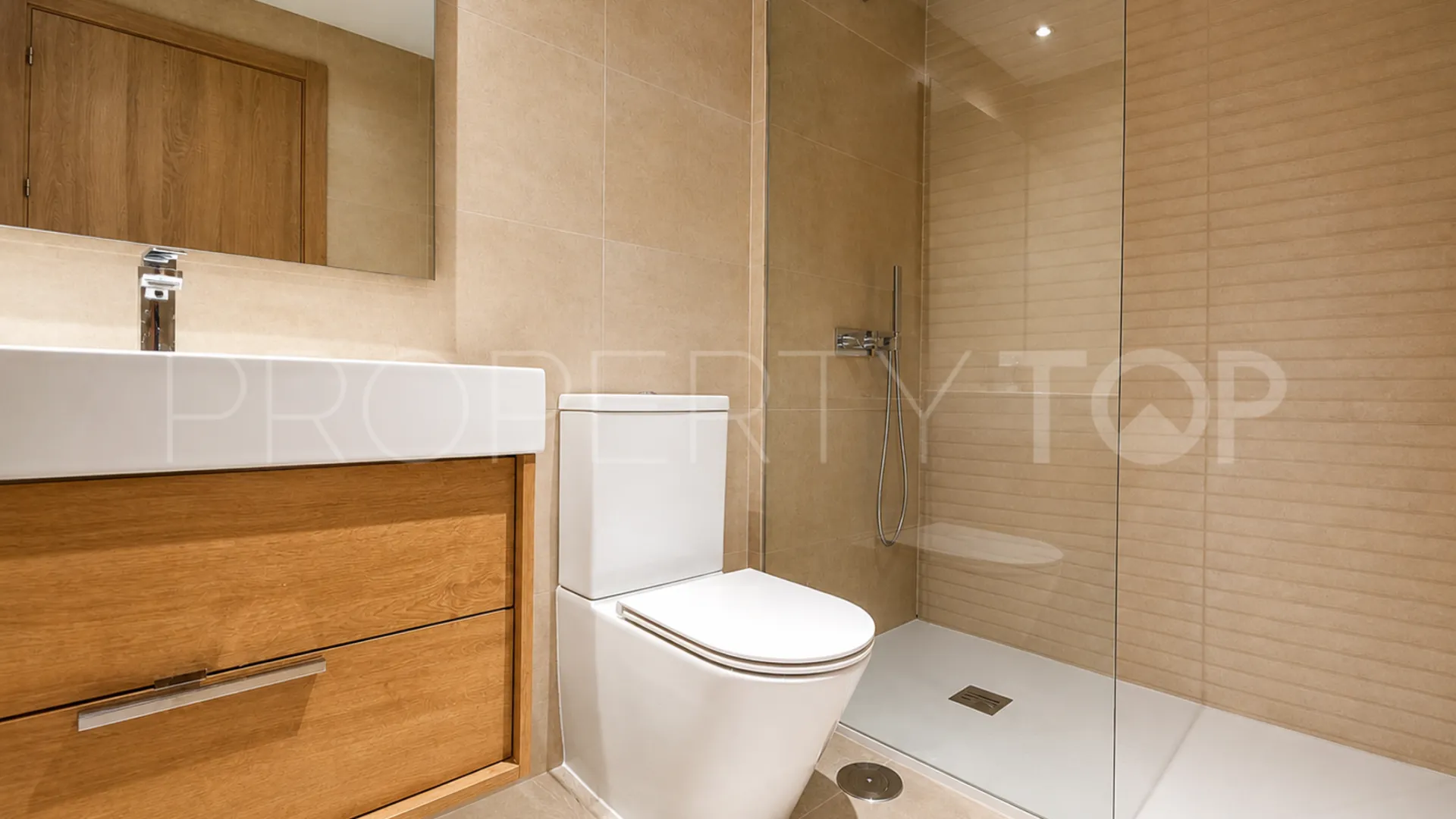 For sale ground floor apartment with 2 bedrooms in Casares Playa