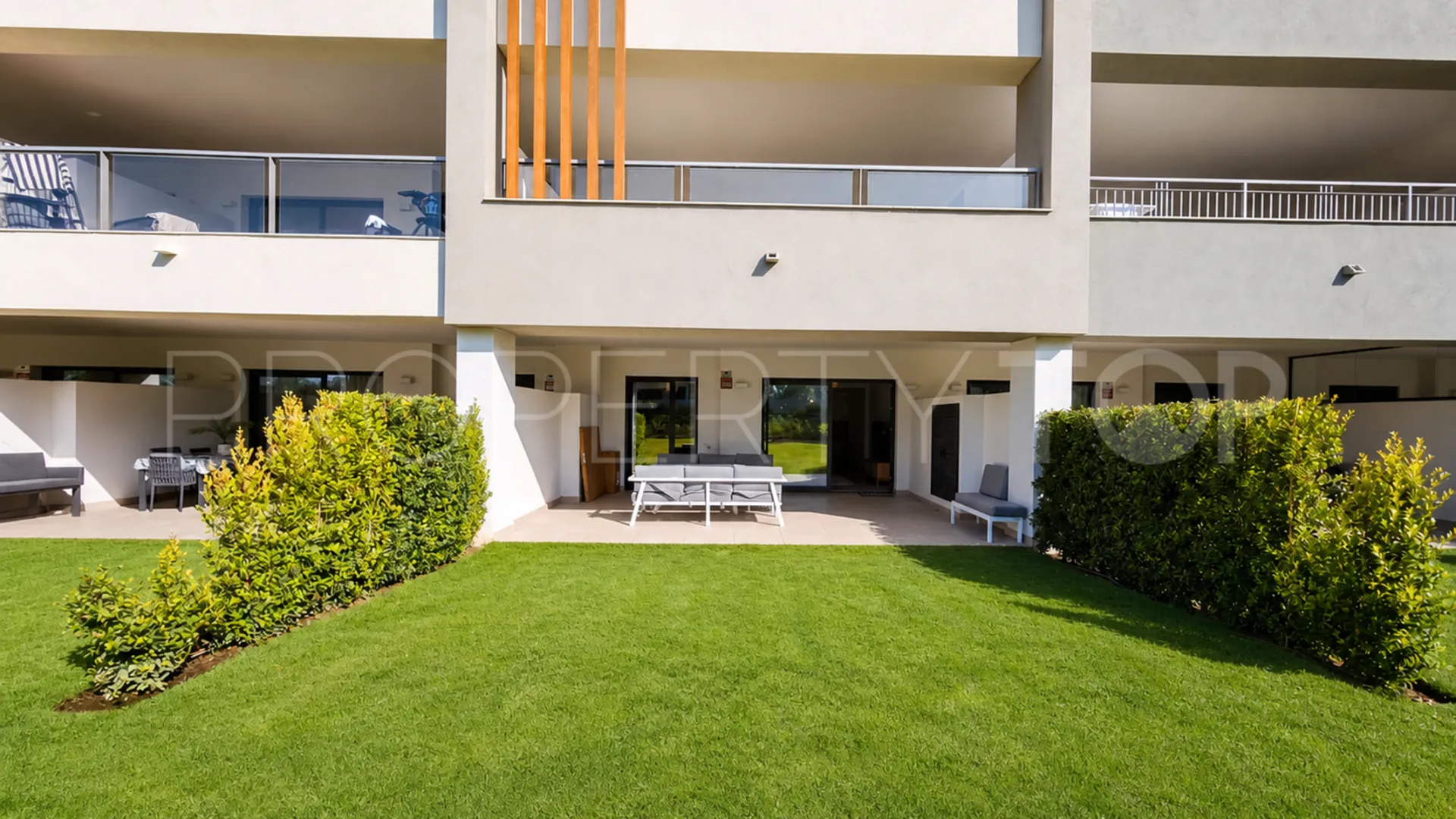 For sale ground floor apartment with 2 bedrooms in Casares Playa